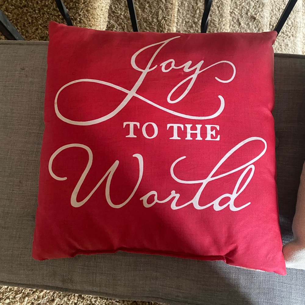 2 Christmas throw pillows
